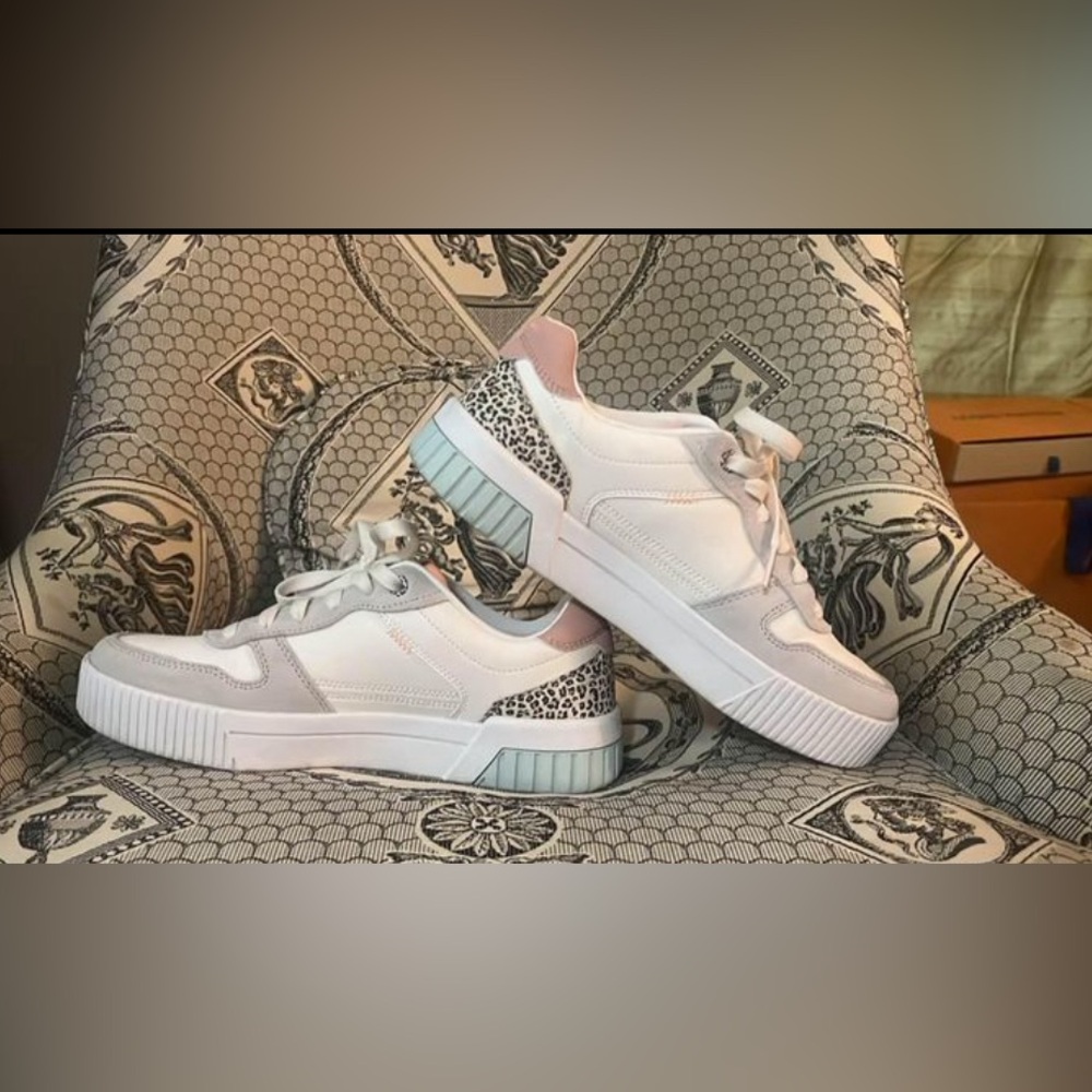 Skechers Women’s size 8